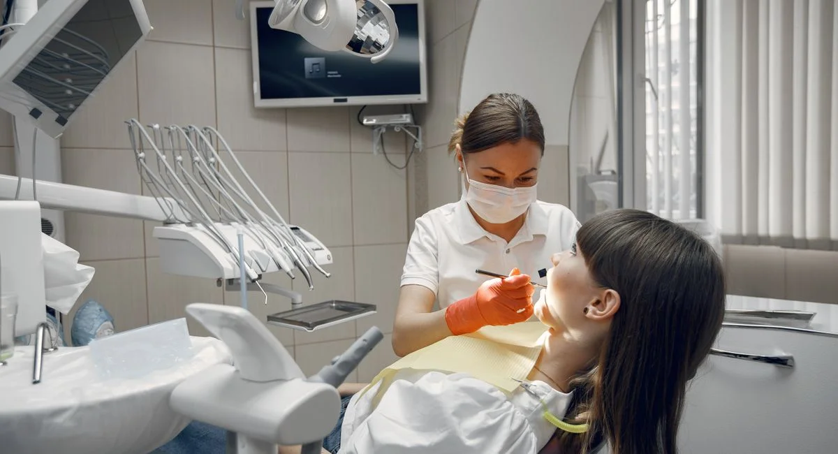 Mon appareil dentaire me blesse la gencive que faire pour apaiser la douleur et éviter les complications