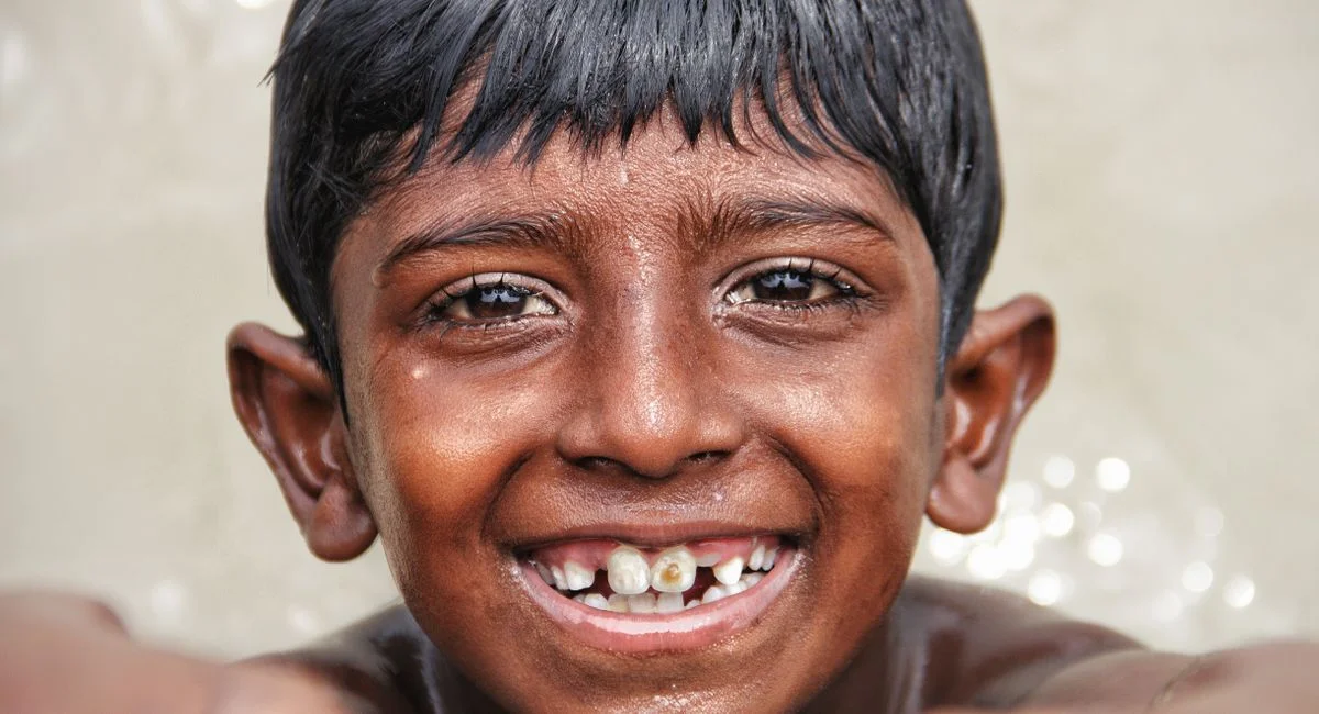 Nombre de dents enfant et adulte : évolution, différences et âge d’apparition naturelle